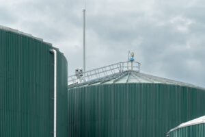 Generate Upcycle’s London, Ontario facility processes up to 225,000 tonnes of organic waste annually and can produce up to 832,000 GJ of renewable natural gas—enough to heat about 9,400 homes. The company has invested more than $175 million in Ontario over the past five years, and the facility supports 22 full-time jobs in London and about 20 more across the province. Generate Upcycle Renewable Natural Gas